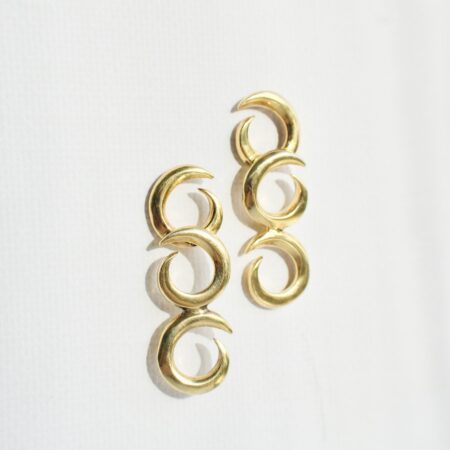 Statement gold curved circle earrings